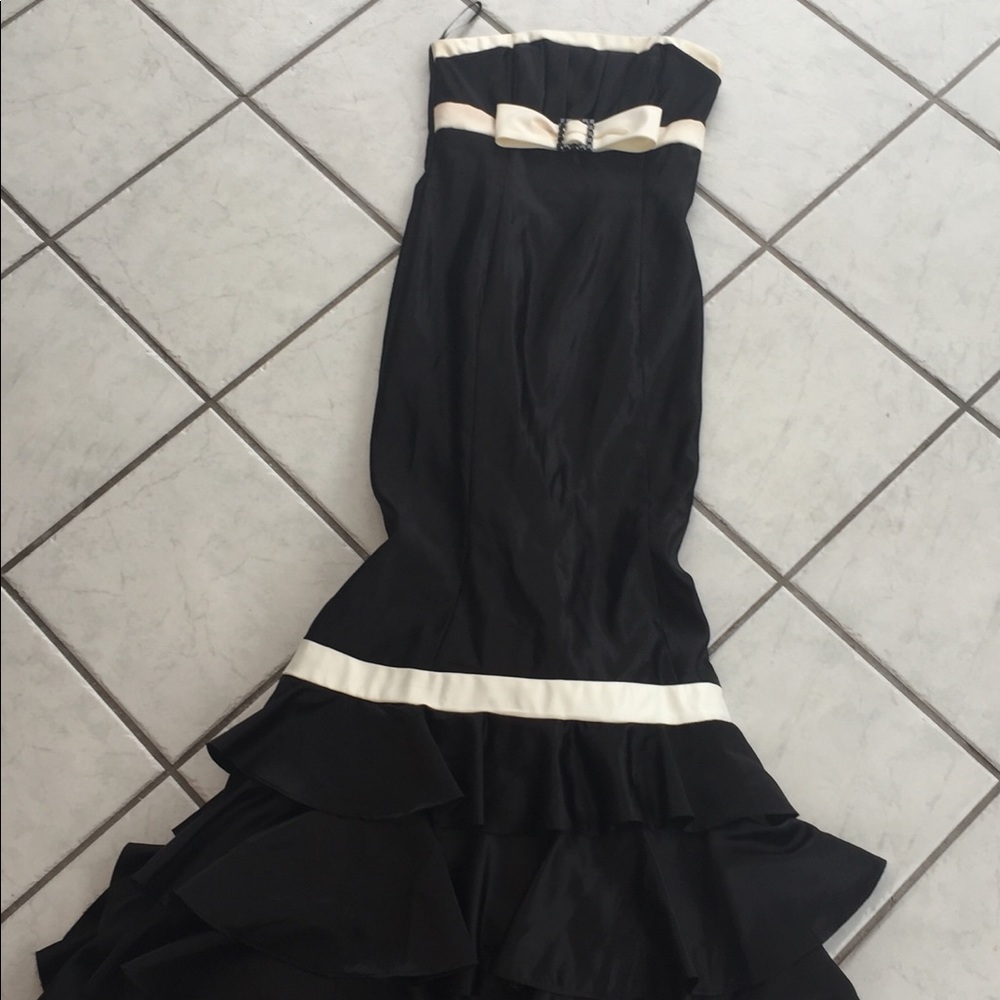Women’s strapless dress